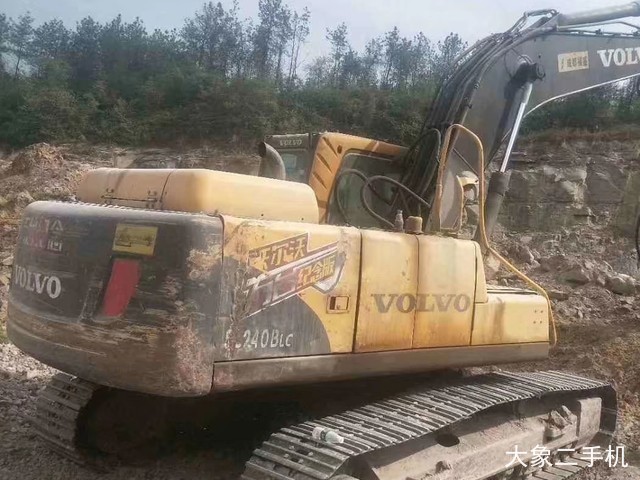 沃尔沃 EC210B 挖掘机